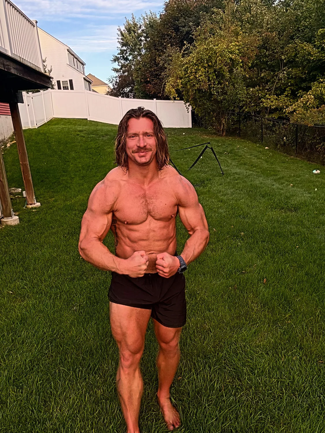 Dan Wilde flexing outdoors